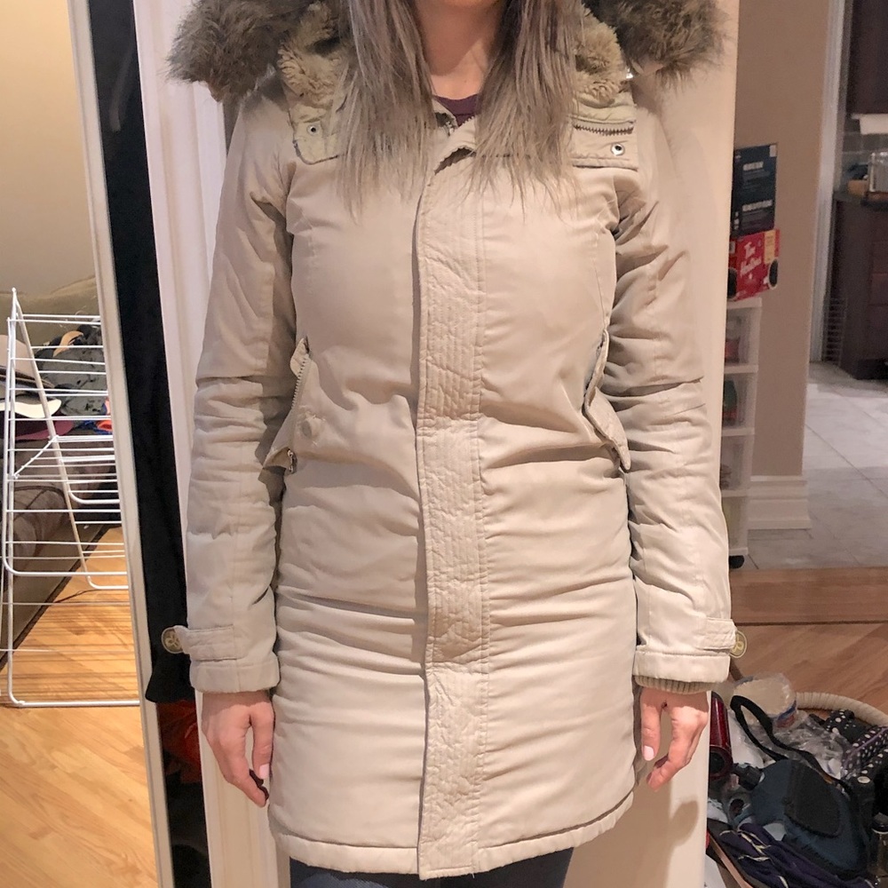 Beige Aritzia / TNA jacket